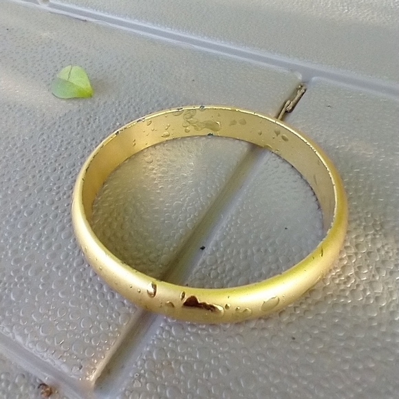 Women's plastic gold tone bangle bracelet. - Picture 2 of 3
